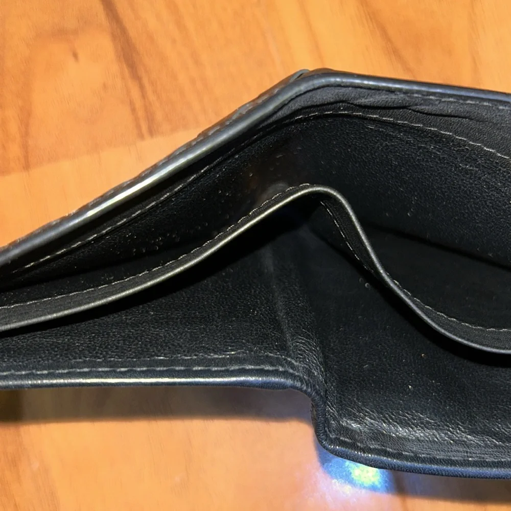 Authentic Bottega Veneta Intrecciato Leather Bifold Wallet